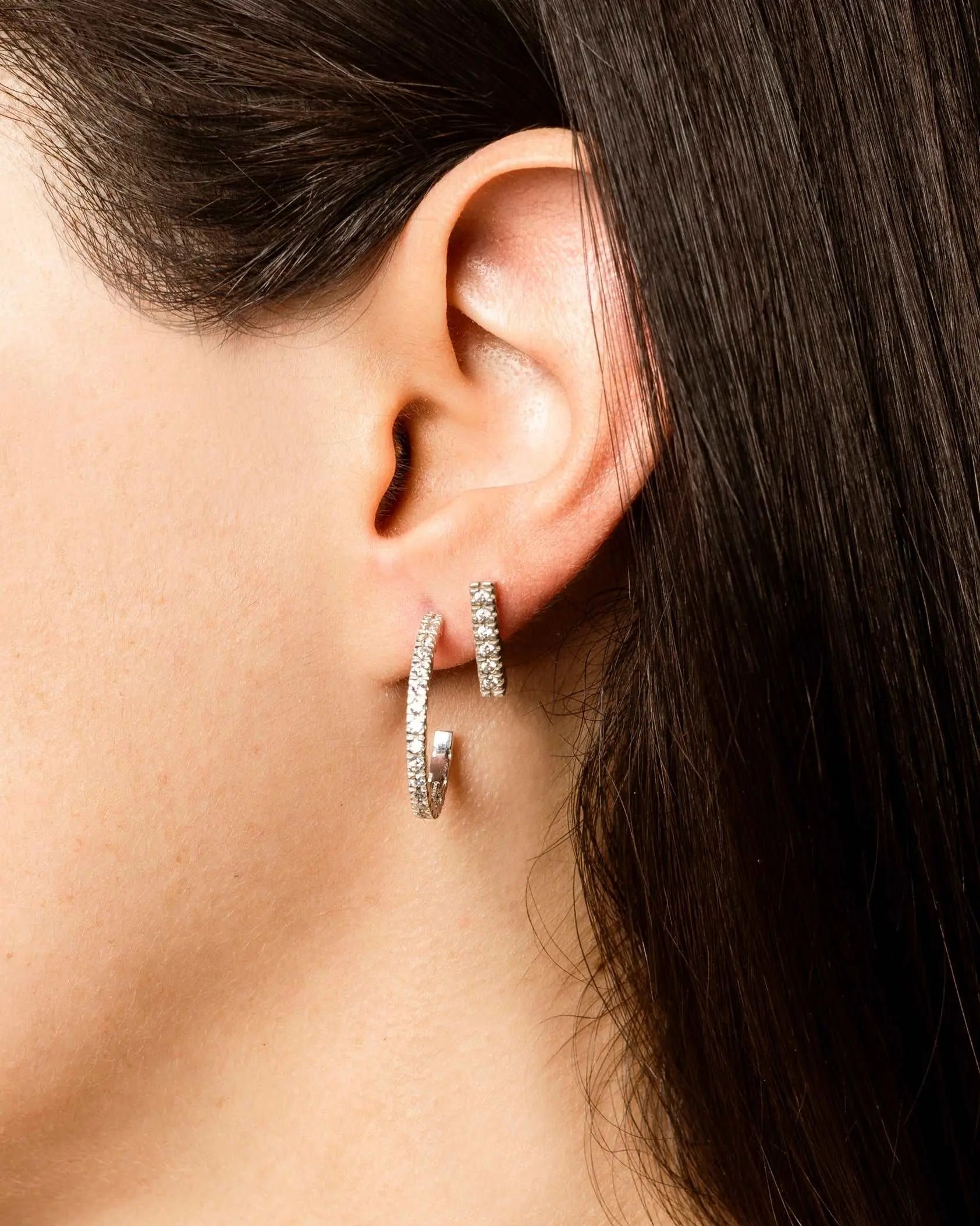 Orecchini Round in argento 925 con zirconi bianchi - collezione Nuance - Adami Gioielli